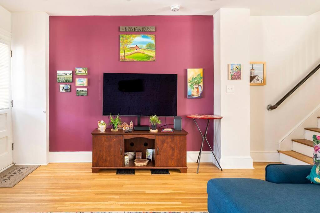 3 Minutes To Downtown W/patio, Art, Fire Pit, Bbq *