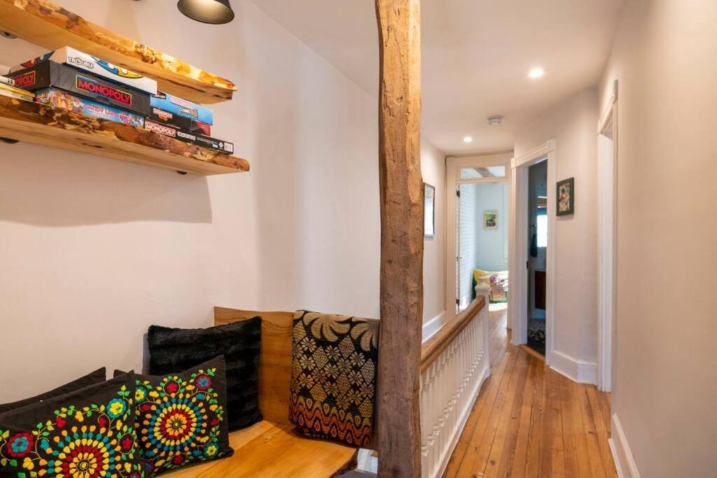 Apartment 3 Minutes To Downtown W/patio, Art, Fire Pit, Bbq Lancaster