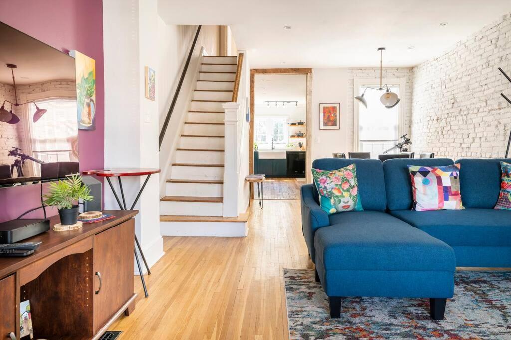 3 Minutes To Downtown W/patio, Art, Fire Pit, Bbq Apartment *