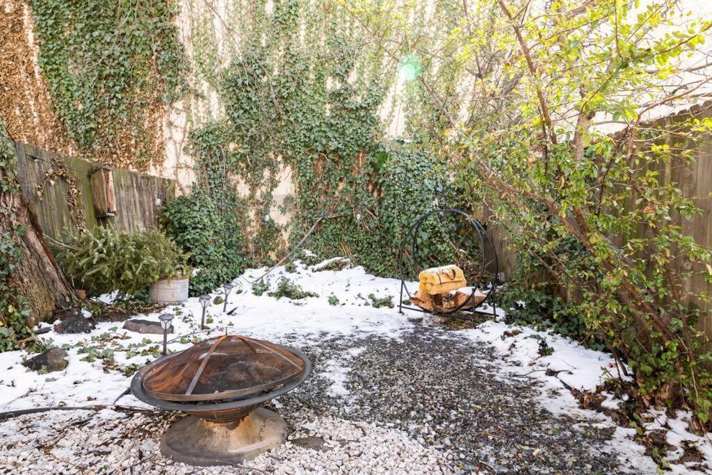 3 Minutes To Downtown W/patio, Art, Fire Pit, Bbq Lancaster