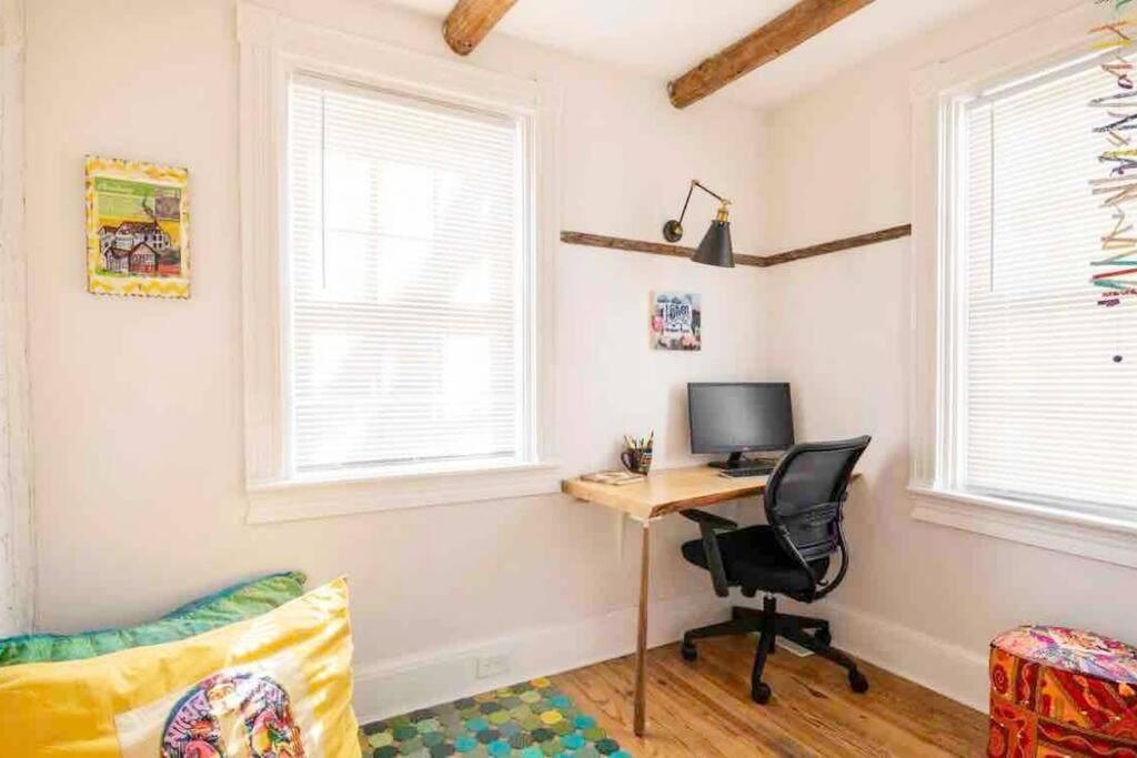 3 Minutes To Downtown W/patio, Art, Fire Pit, Bbq Apartment *