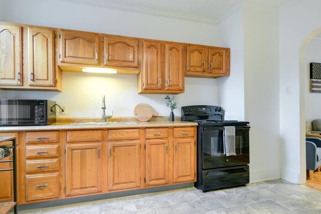 Apartment Cozy Retreat In Downtown With Backyard Patio *