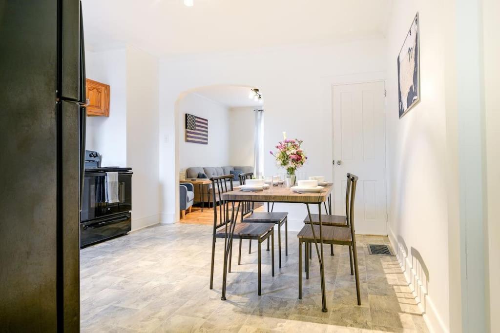 Cozy Retreat In Downtown With Backyard Patio Apartment Lancaster