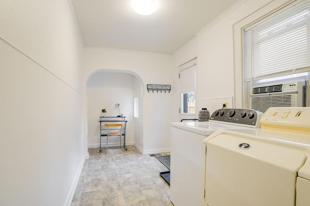 Apartment Cozy Retreat In Downtown With Backyard Patio Lancaster