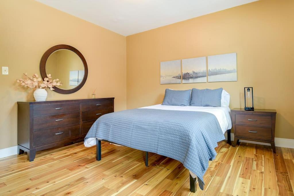 Cozy Retreat In Downtown With Backyard Patio Apartment