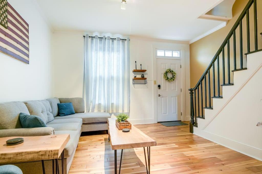 Cozy Retreat In Downtown With Backyard Patio Apartment
