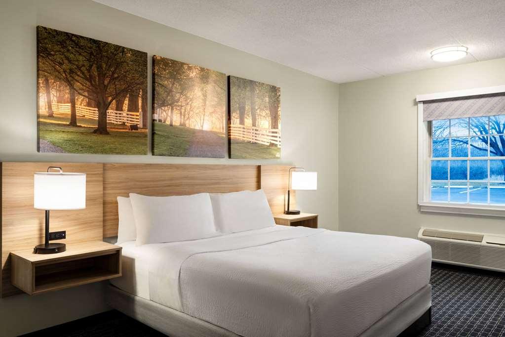 Days & By Wyndham Amish Country Hotel Lancaster