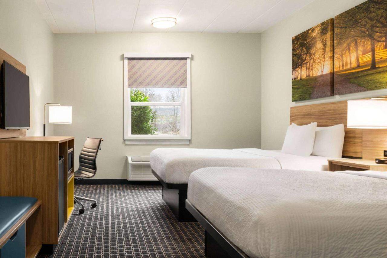 Days & By Wyndham Amish Country Hotel Lancaster