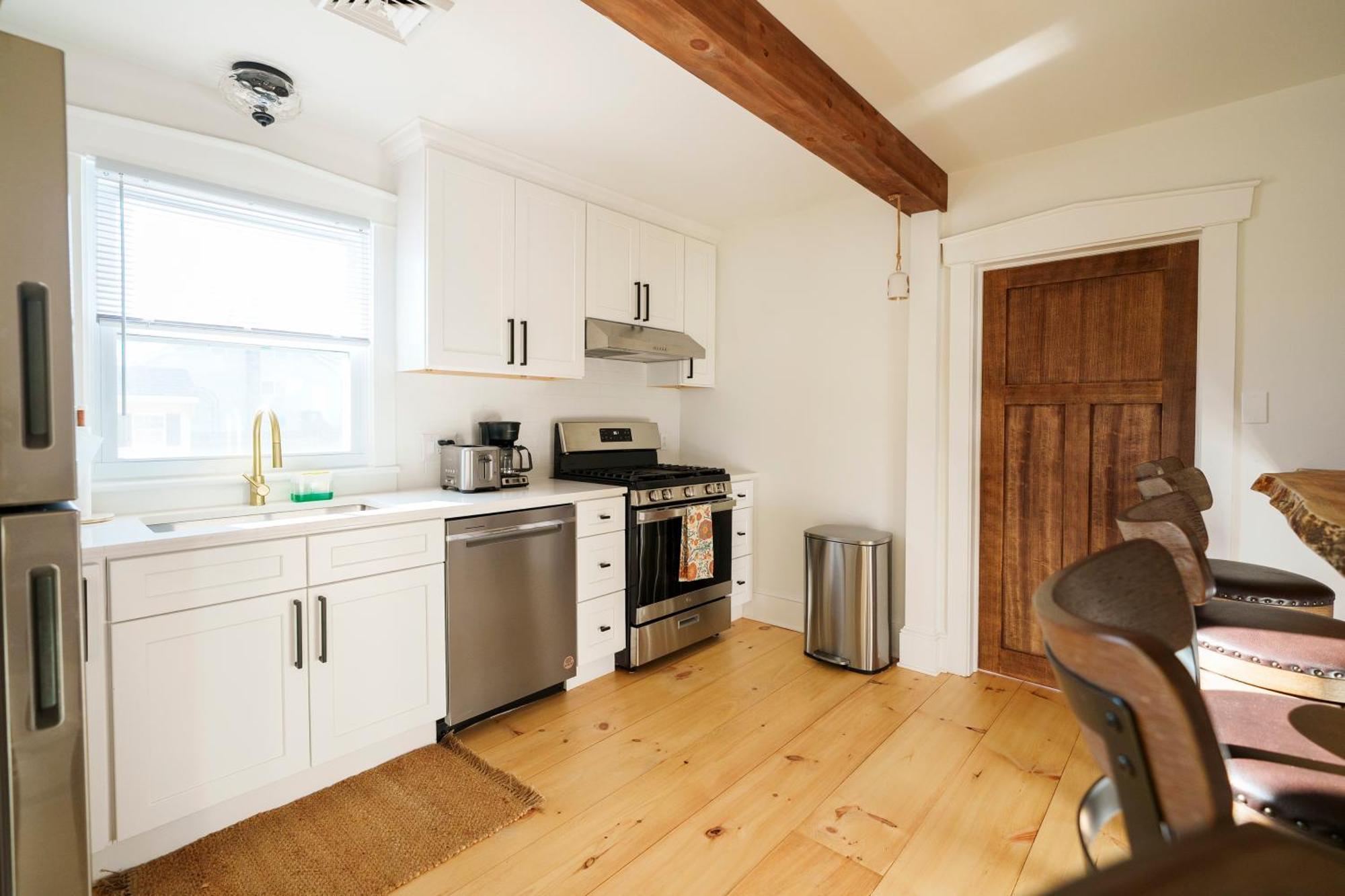 Very Comfy Unit A, 1st Fl Apartment Lancaster