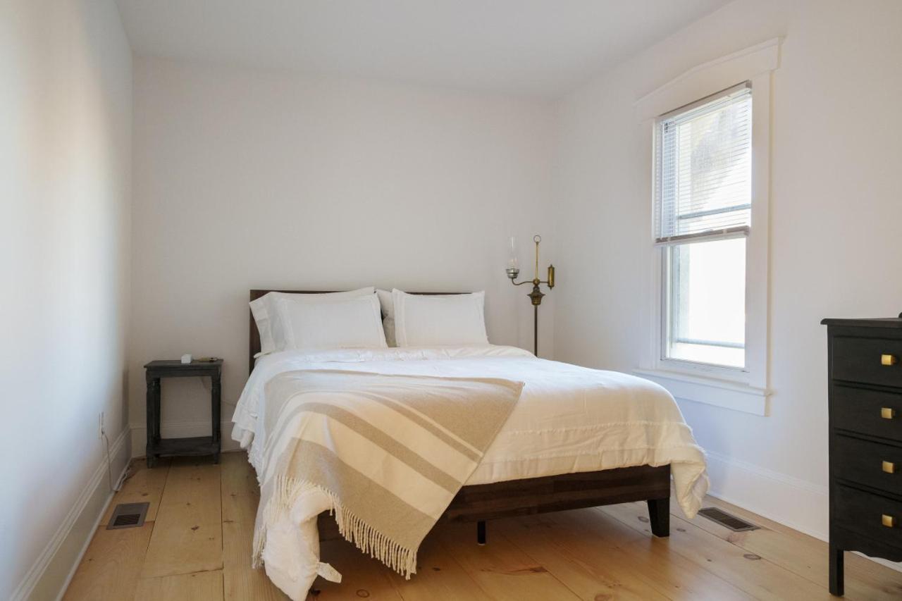 Very Comfy Unit A, 1st Fl Apartment Lancaster