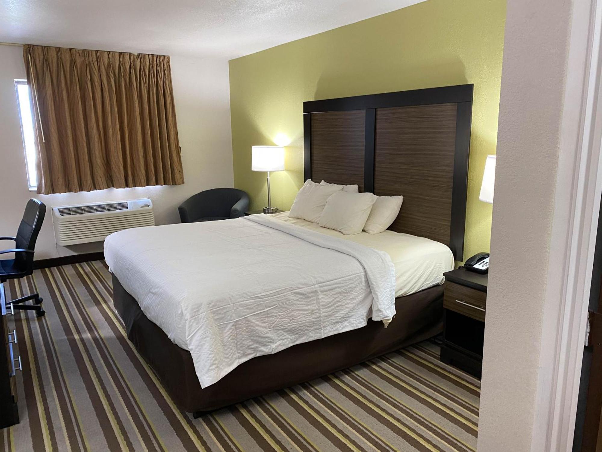 6 Hotel