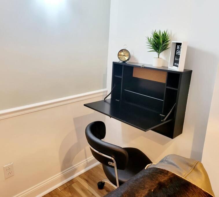Luxe On Walnut/king Bed/off St.parkin/30 Days Holiday home