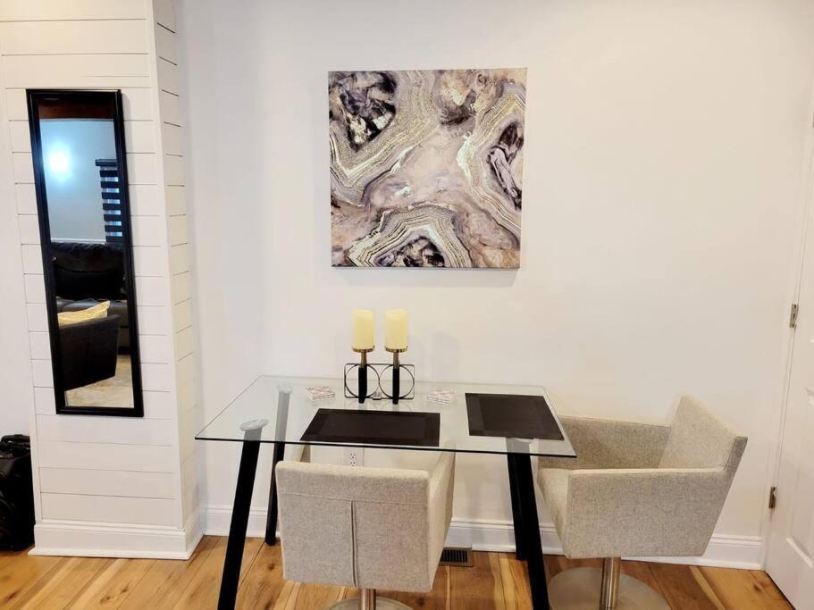 Luxe On Walnut/king Bed/off St.parkin/30 Days *