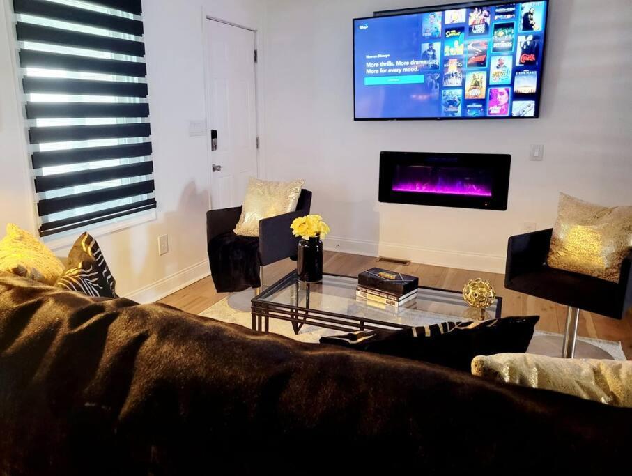 Luxe On Walnut/king Bed/off St.parkin/30 Days