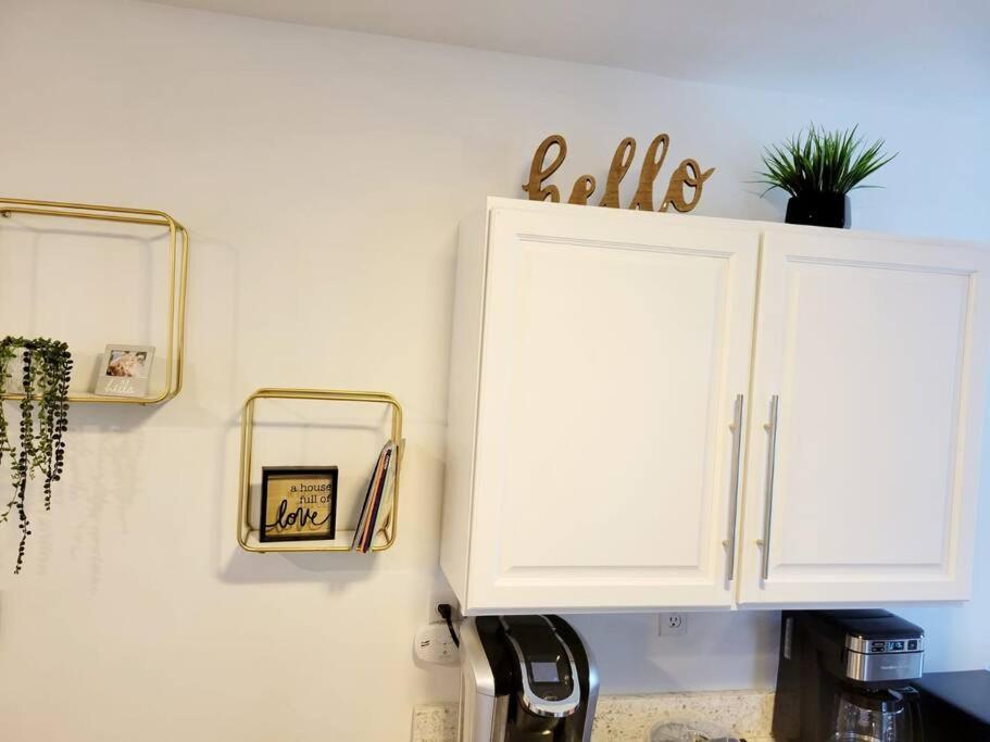 Luxe On Walnut/king Bed/off St.parkin/30 Days Holiday home