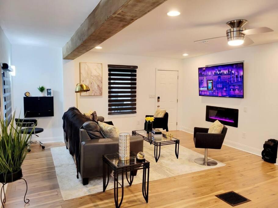Luxe On Walnut/king Bed/off St.parkin/30 Days Lancaster