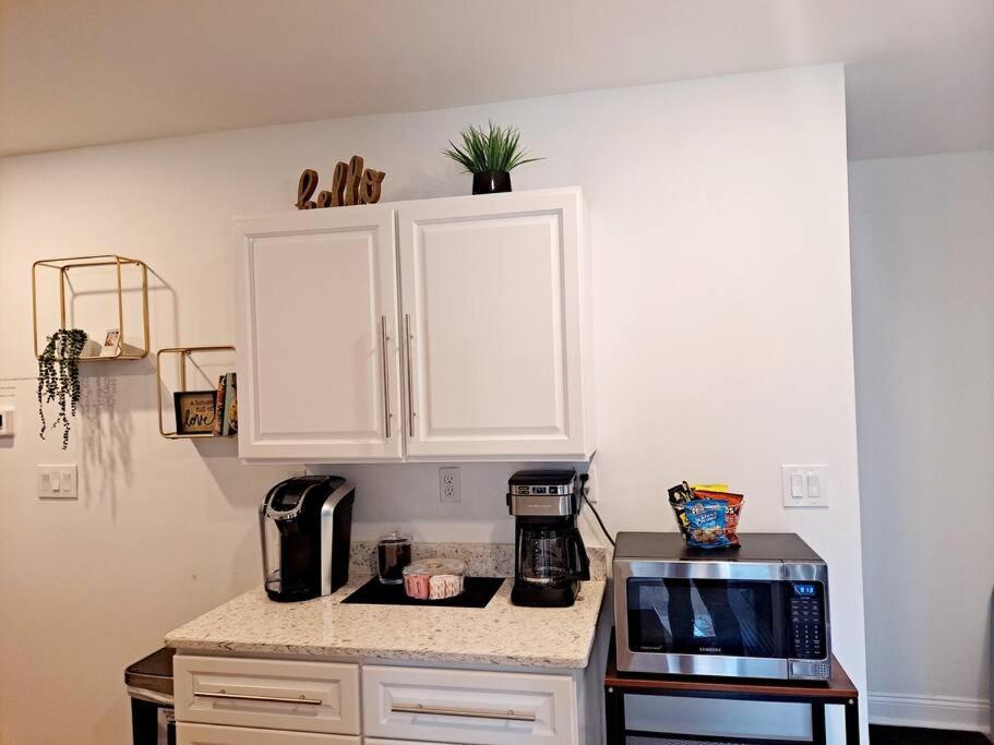 Luxe On Walnut/king Bed/off St.parkin/30 Days Holiday home *