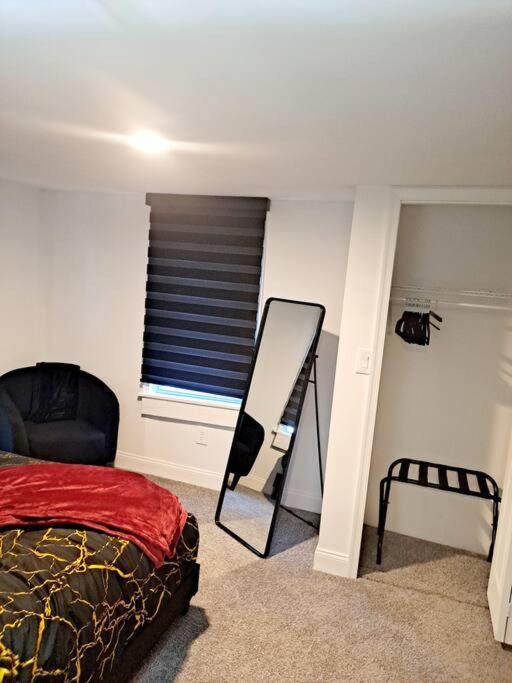Luxe On Walnut/king Bed/off St.parkin/30 Days Lancaster