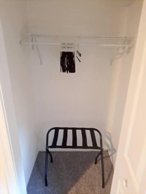 Holiday home Luxe On Walnut/king Bed/off St.parkin/30 Days *
