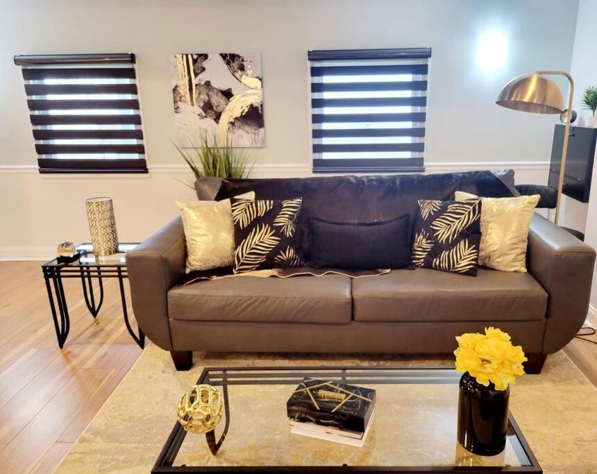 Luxe On Walnut/king Bed/off St.parkin/30 Days * Lancaster