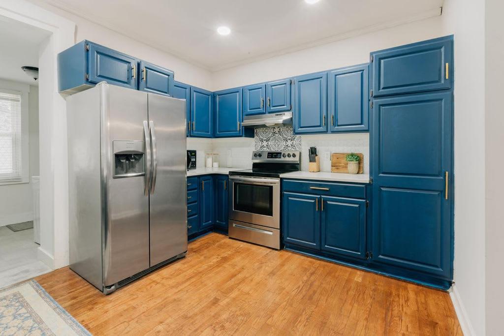 Comfy Renovated Townhome - Heart Of Downtown Holiday home *