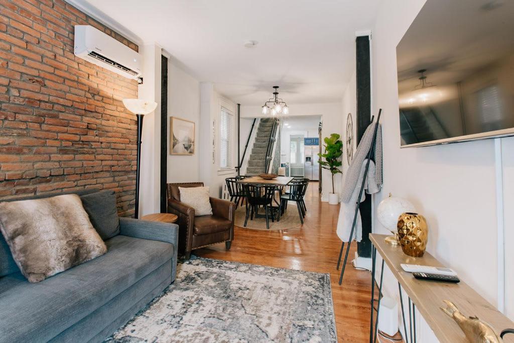 Holiday home Comfy Renovated Townhome - Heart Of Downtown *
