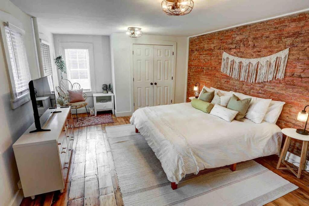 Beautiful Boho On Vine In The Heart Of