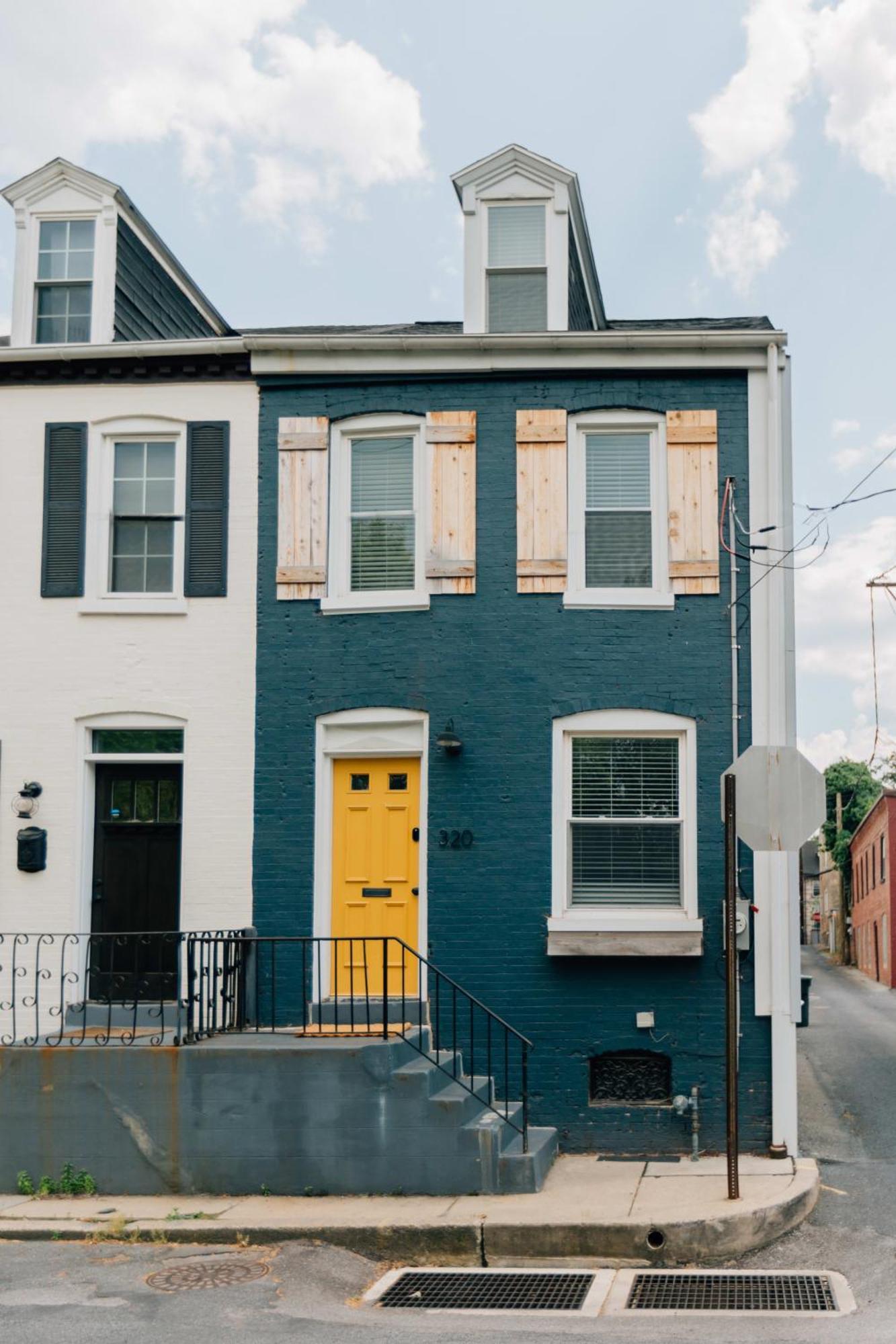 Getaway On Grant Heart Of Downtown With Parking Holiday home