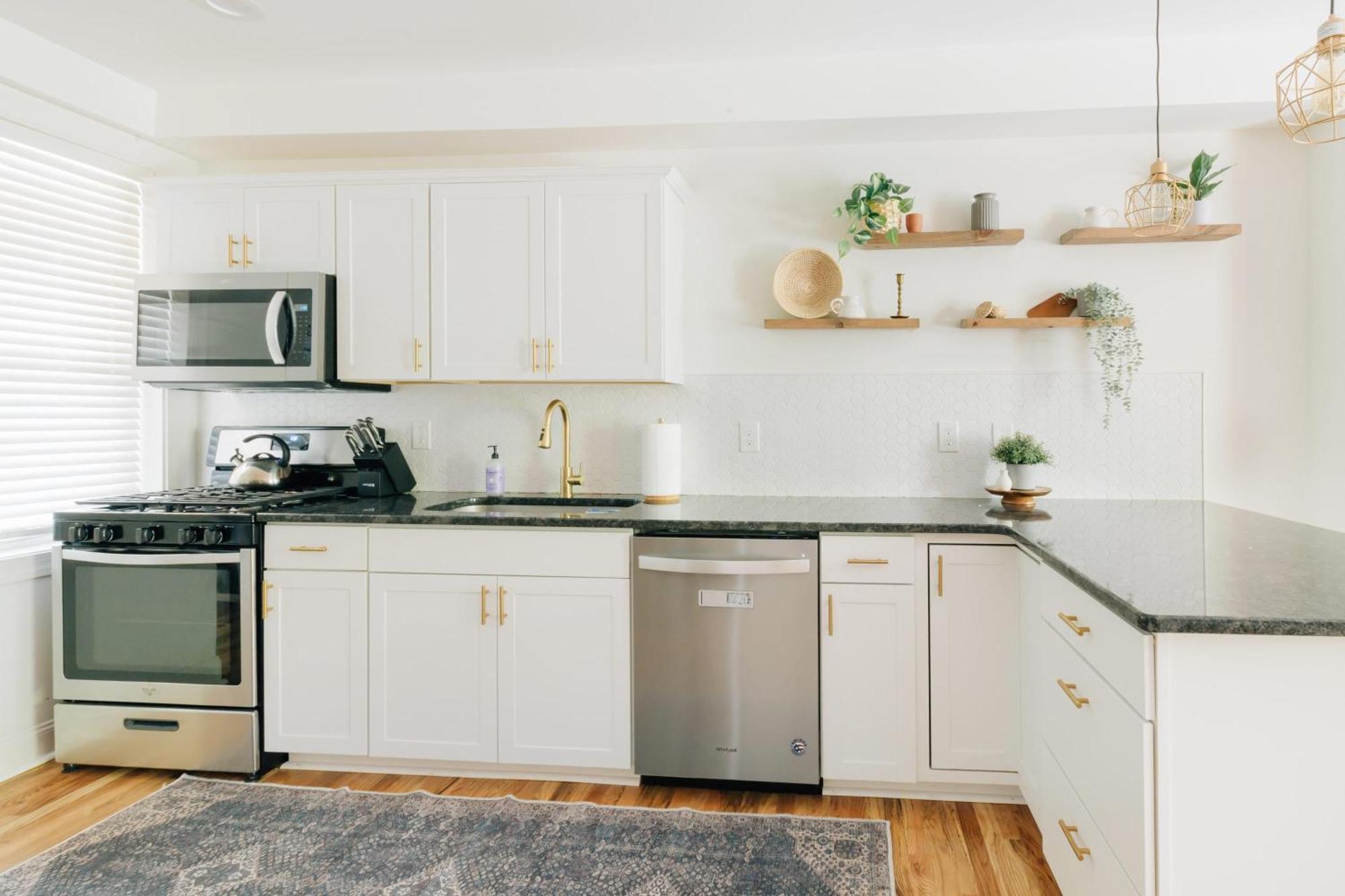 Getaway On Grant Heart Of Downtown With Parking Holiday home *