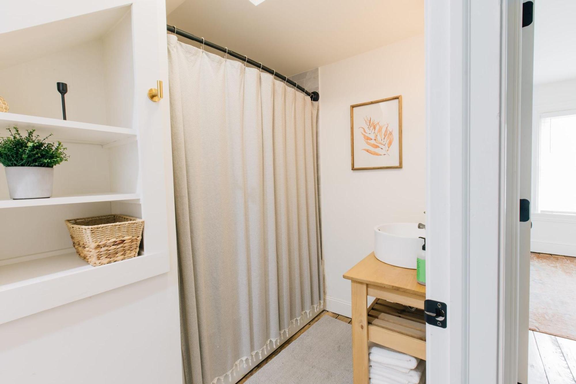 Getaway On Grant Heart Of Downtown With Parking Holiday home *