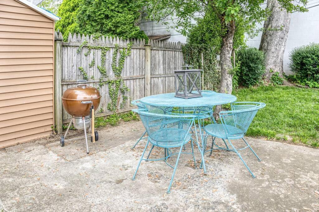 Larry's Landing: With Fully-fenced Yard