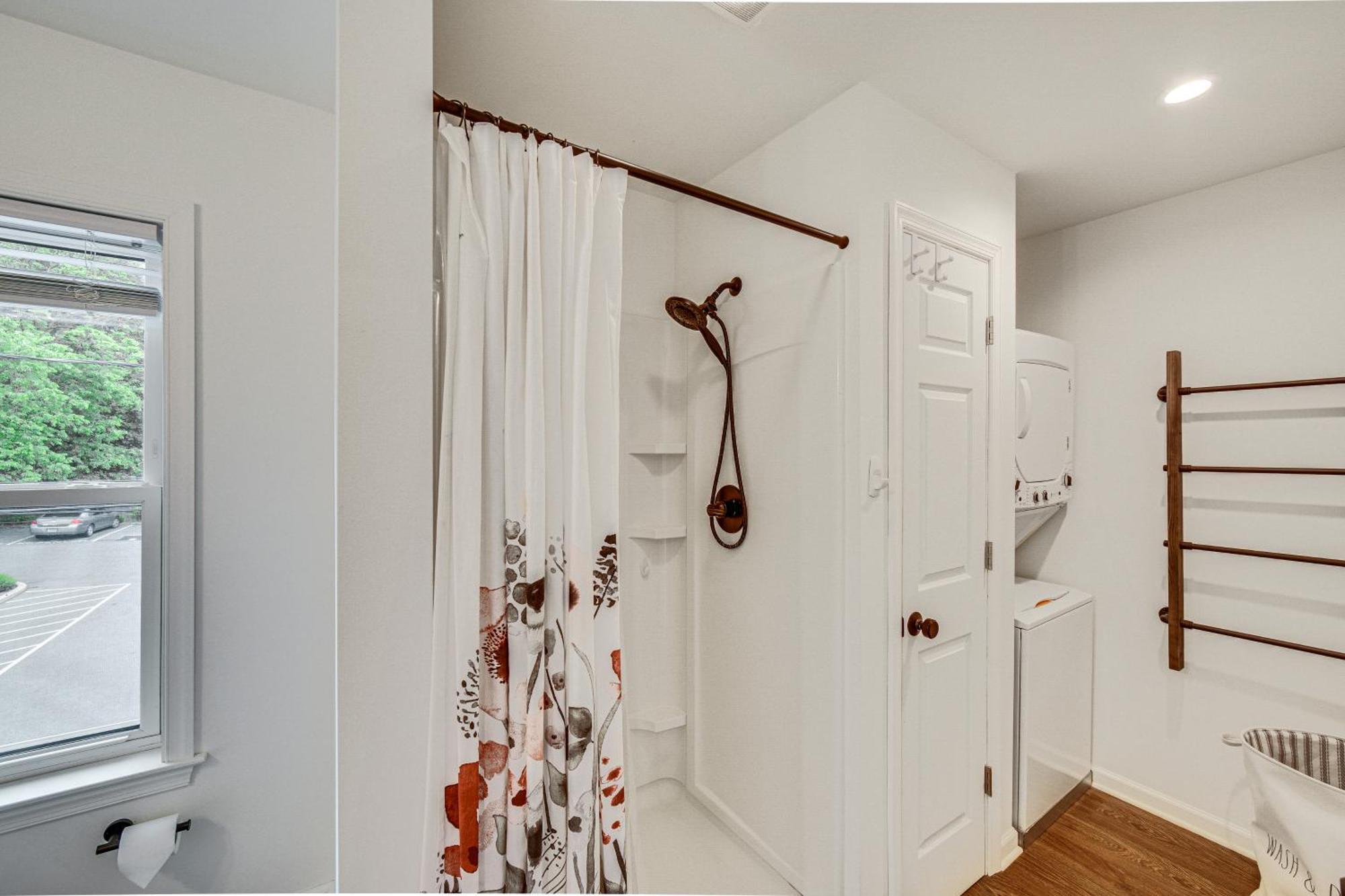 Chic Vacation Rental, Walkable Location!