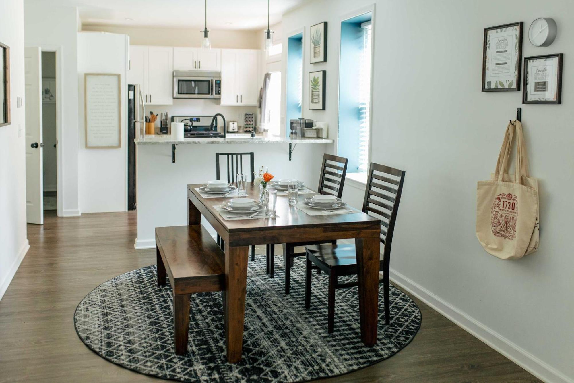 Chic Vacation Rental, Walkable Location! Lancaster