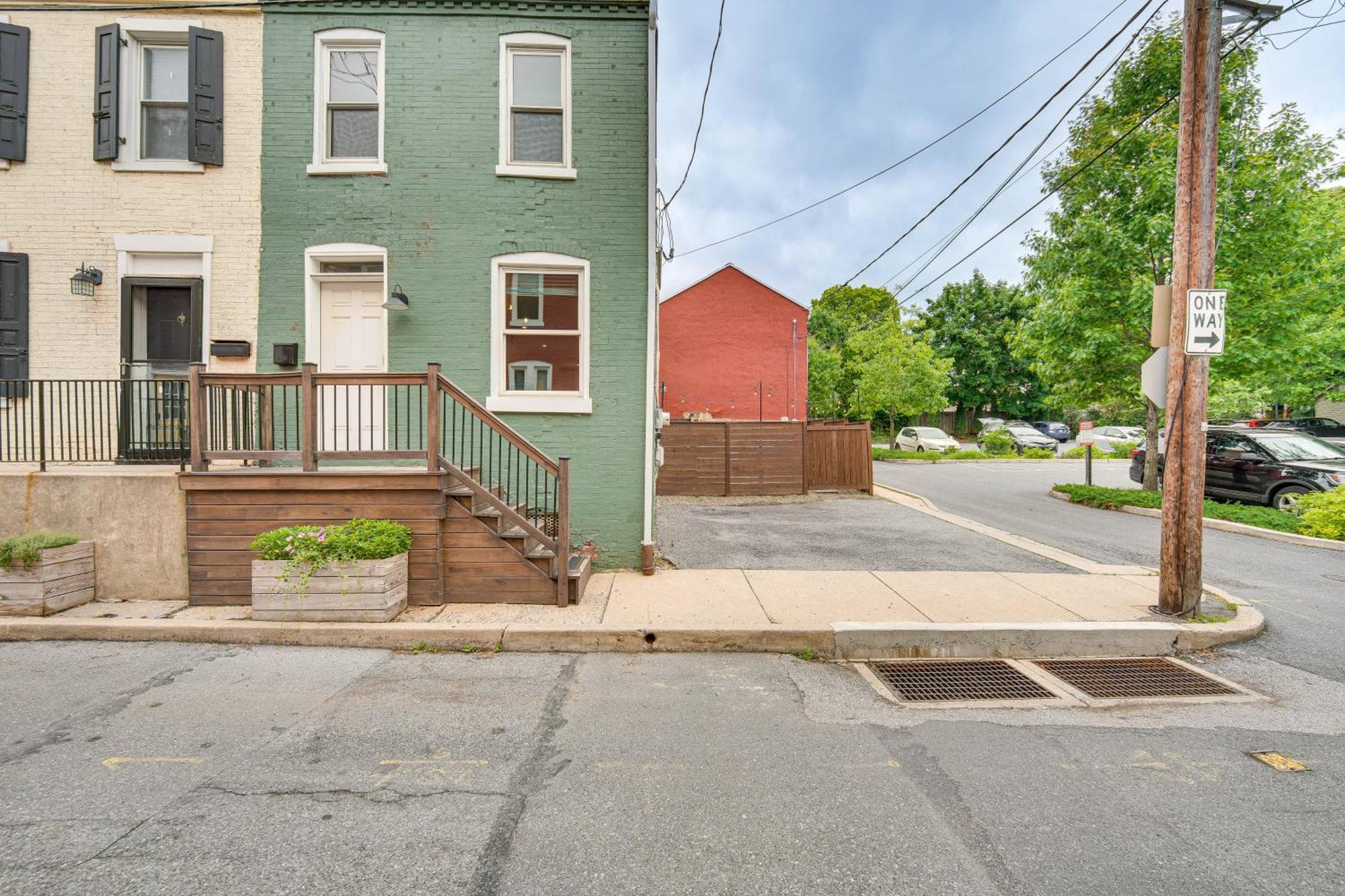 Chic Vacation Rental, Walkable Location! Lancaster