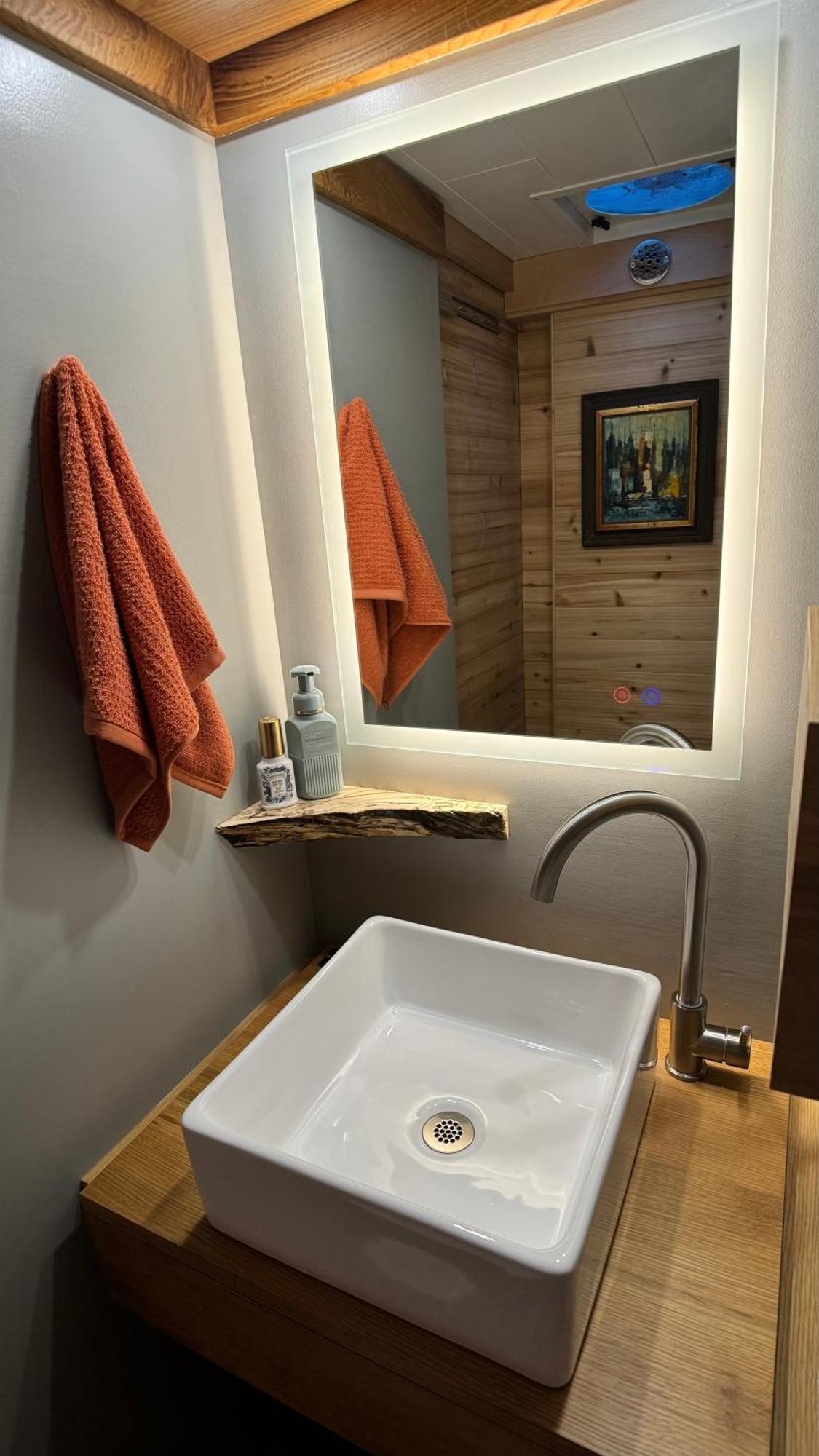 Hideaway, Off Grid Luxe Lancaster
