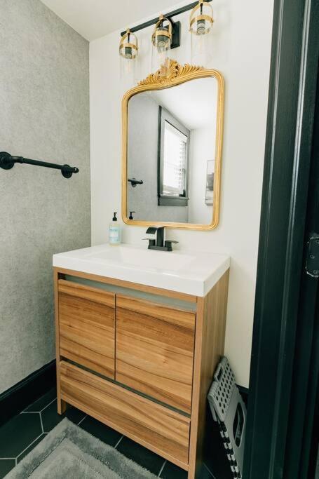 Holiday home Stunning 5 Bedroom -heart Of Downtown Lancaster