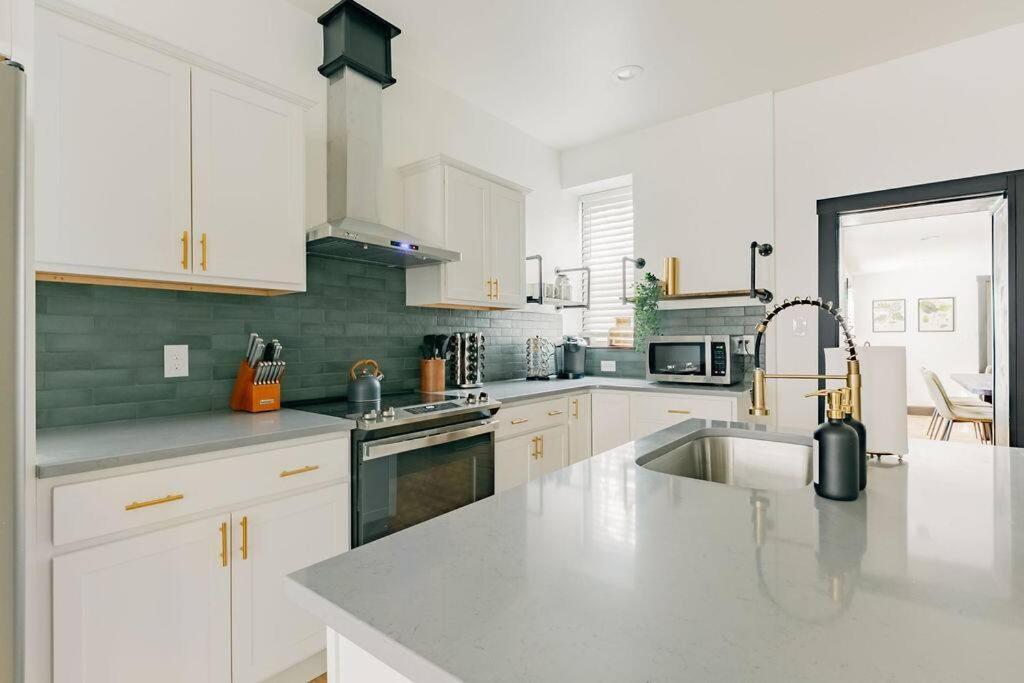 Stunning 5 Bedroom -heart Of Downtown Holiday home Lancaster