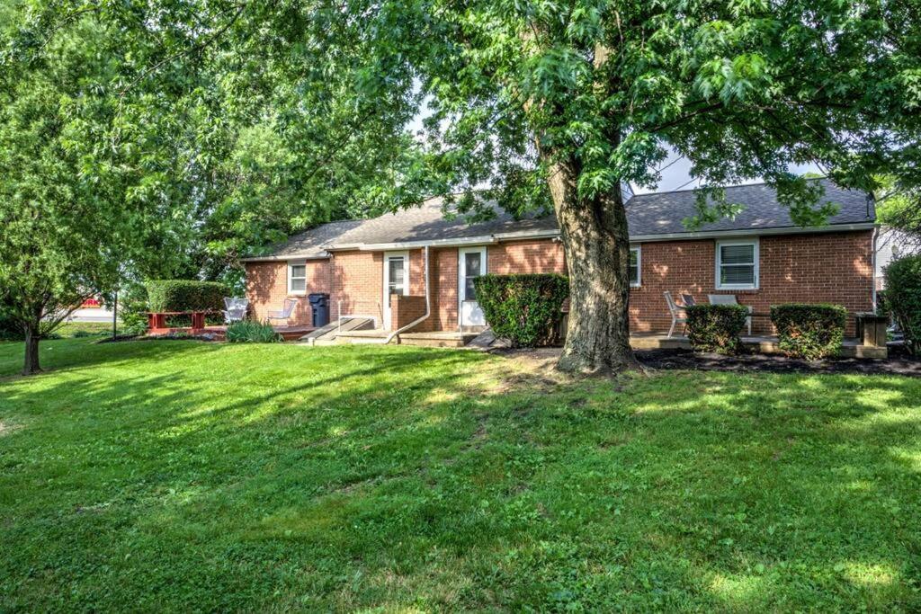 Renovated 2 Bedroom Close To Attractions *