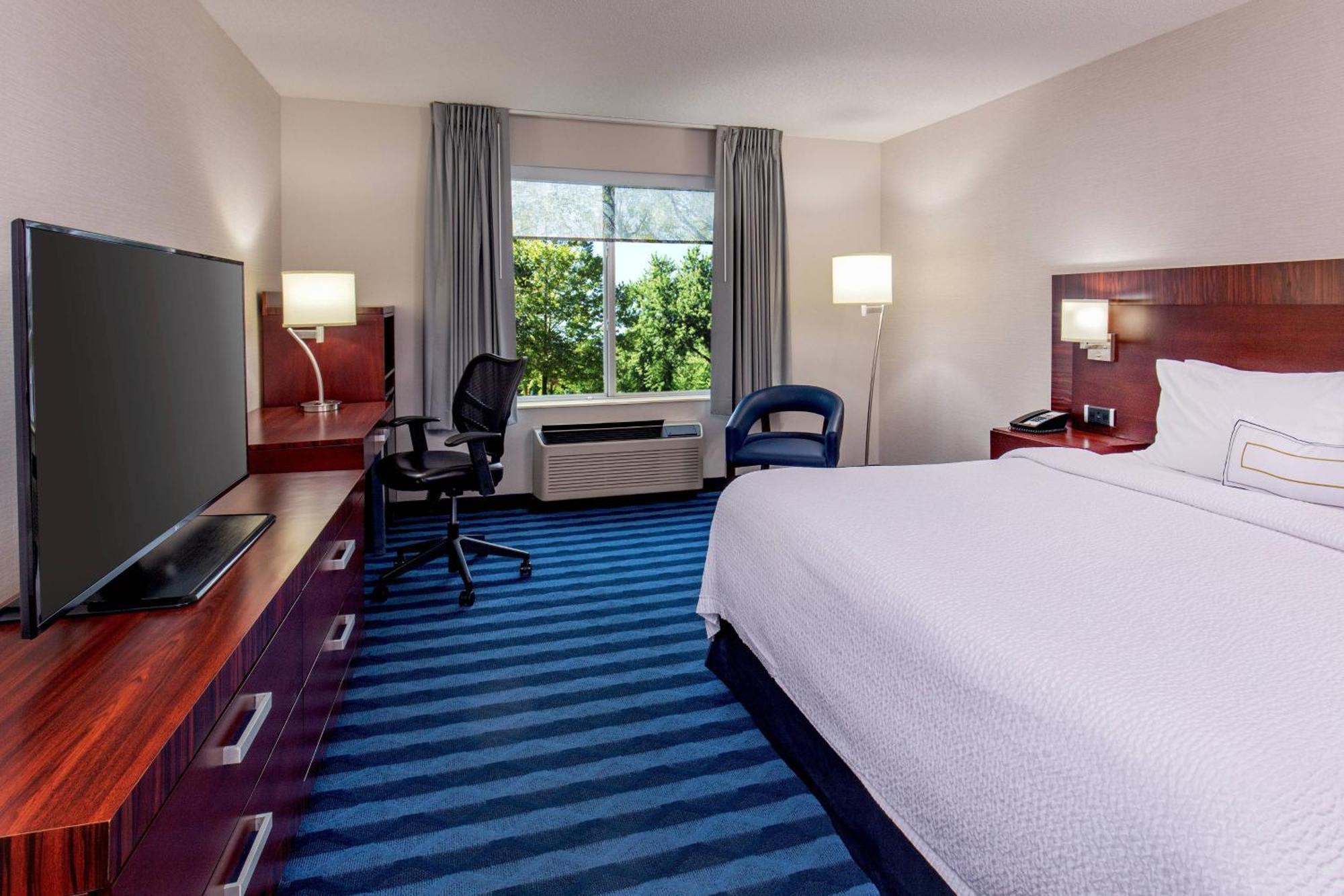 Fairfield & Hotel 3*