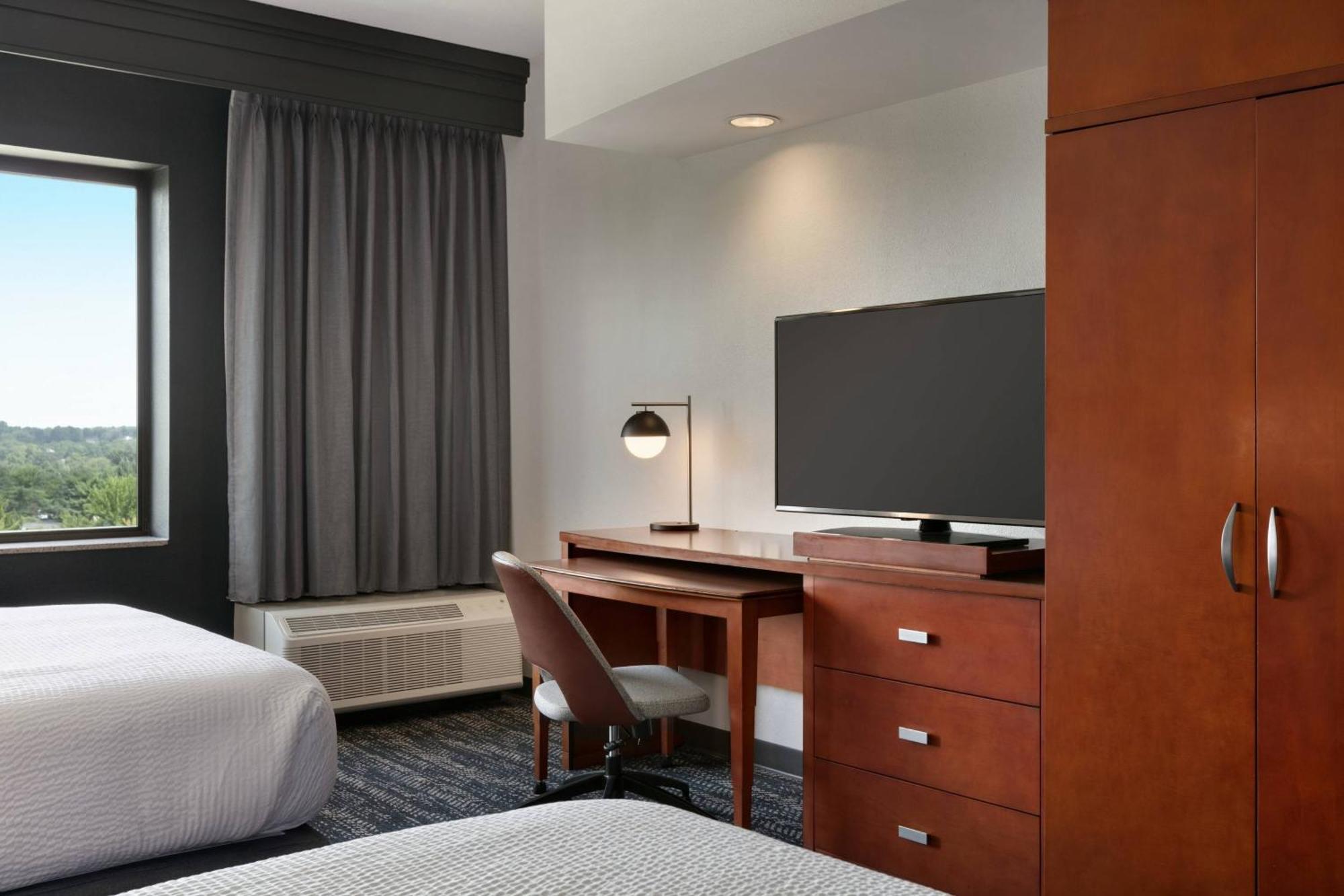 Hotel Courtyard 3*