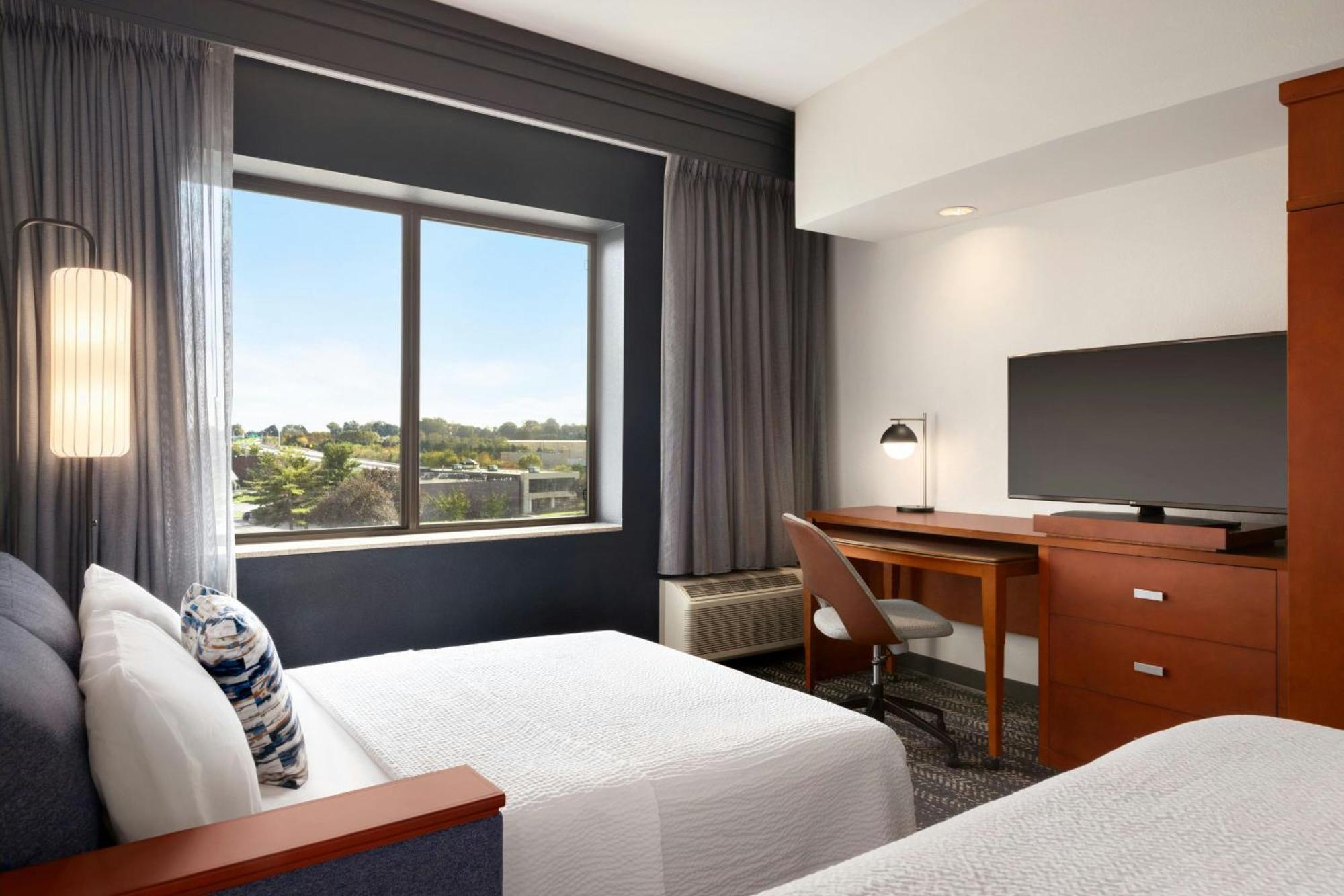 Courtyard Hotel 3*