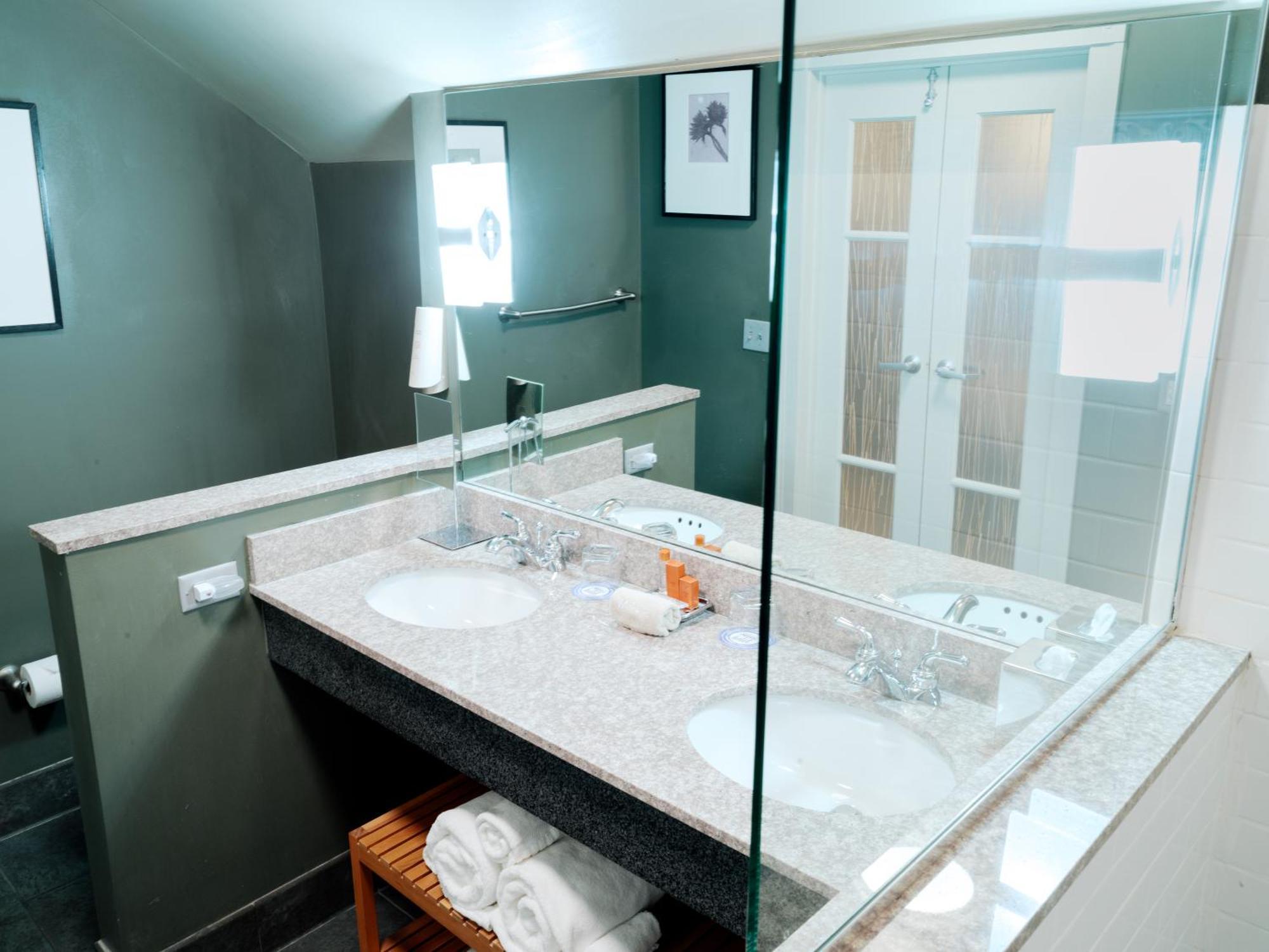 Arts Hotel 3*
