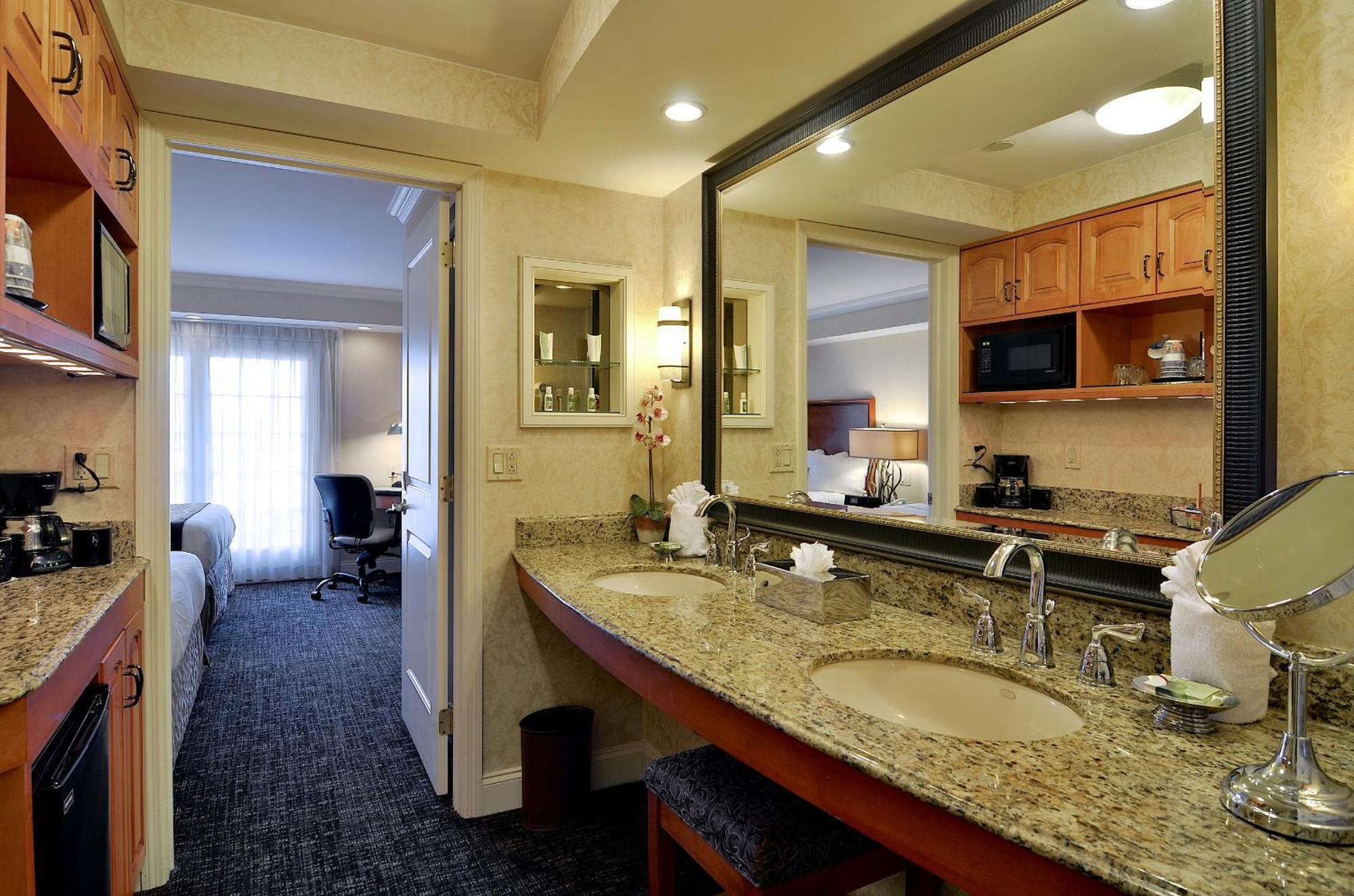 Eden And Suites, Bw Premier Collection 4*