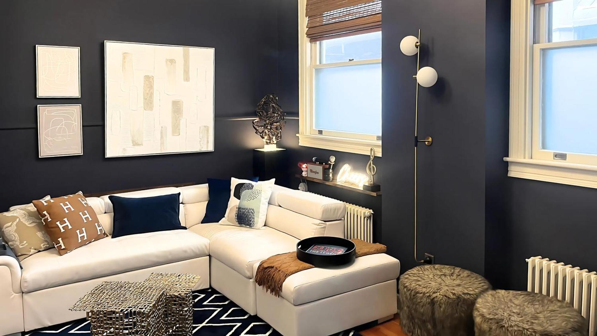 Apartment Hollywood Glam Themed Manor With Sauna For 12-people *
