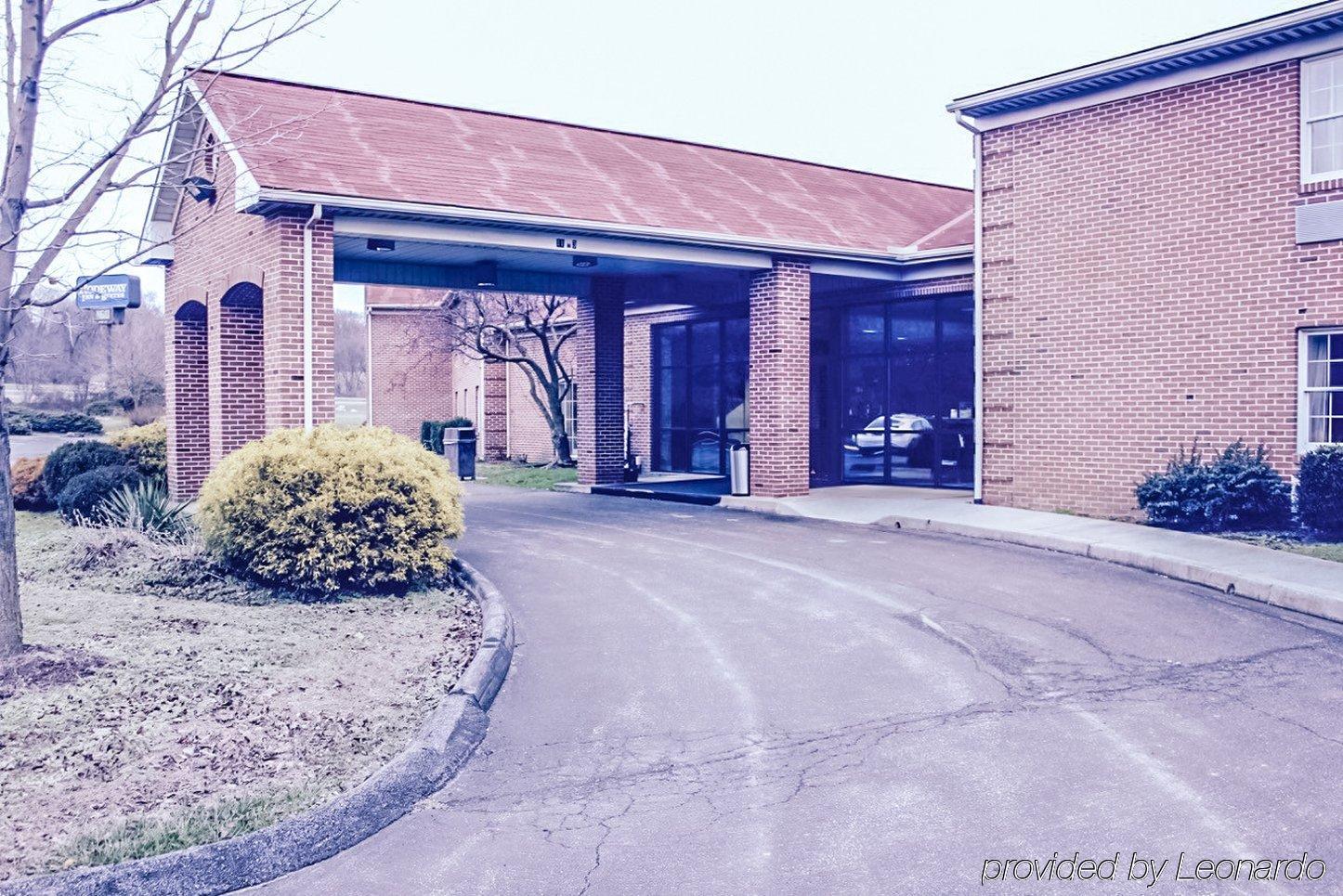 Days & By Wyndham Amish Country Hotel 3*