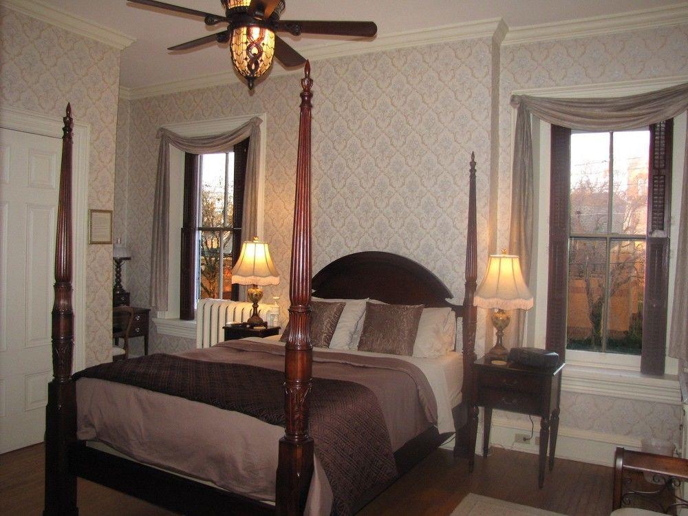 Lovelace Manor Bed & Breakfast 5*