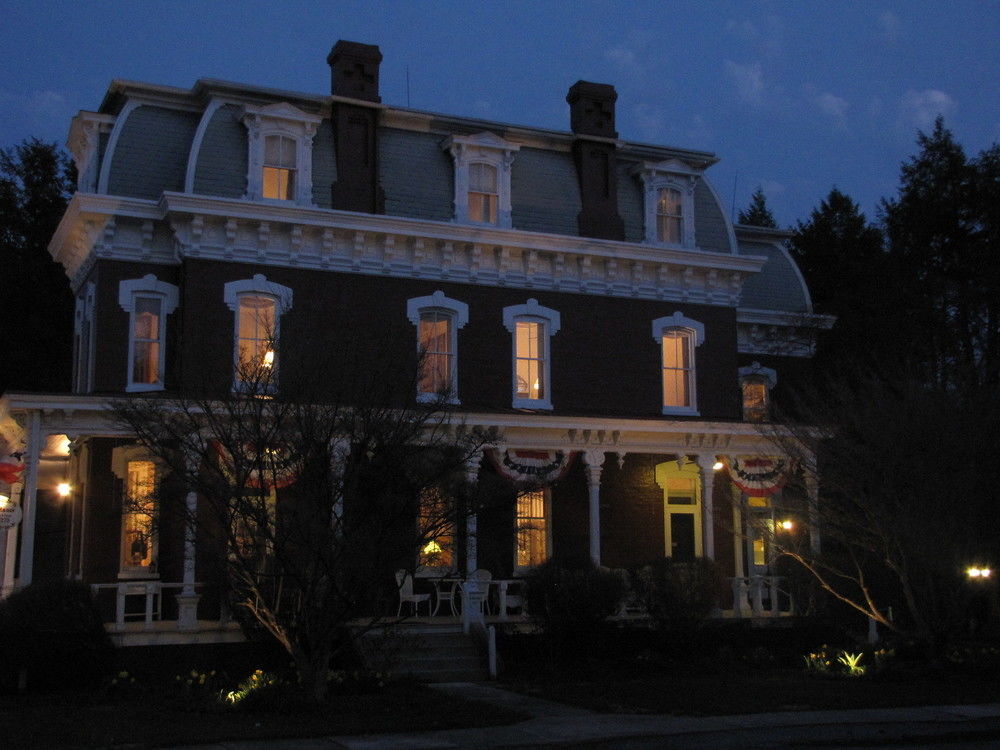 Lovelace Manor 5*