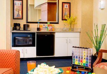 Courtyard 3*