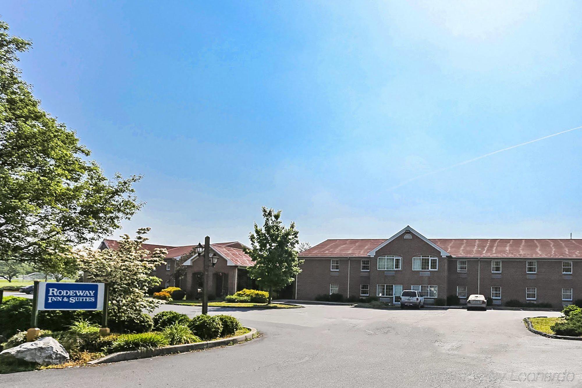 Days & By Wyndham Amish Country Hotel