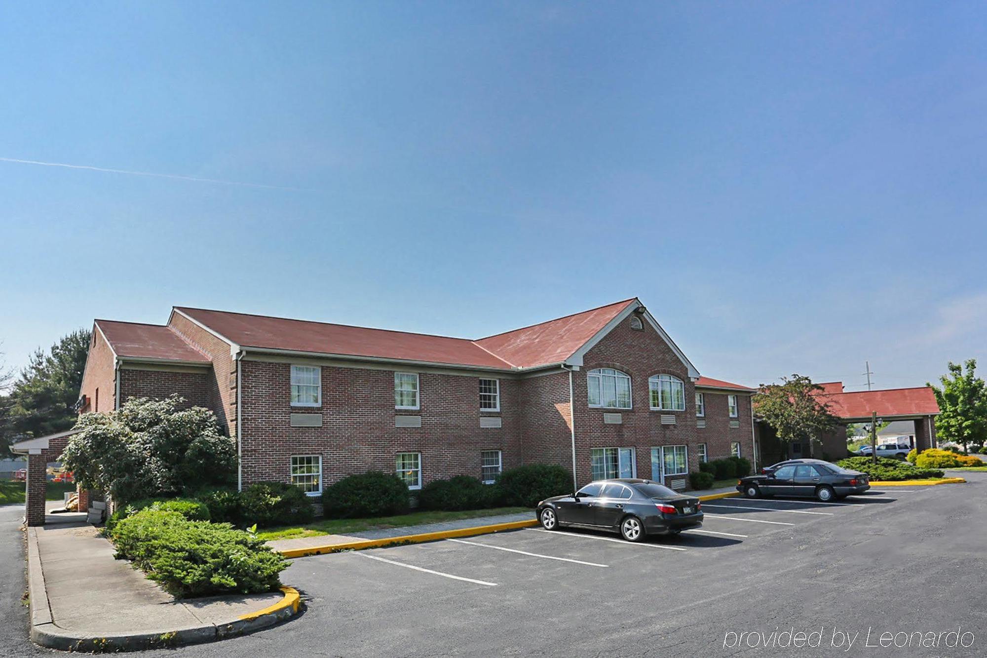 Days & By Wyndham Amish Country Hotel